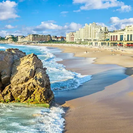 Studio Moderne 2* Avec Balcon, Parking, Wi-fi - Quartier Larochefoucauld A - Fr-1-3-487 * Biarritz